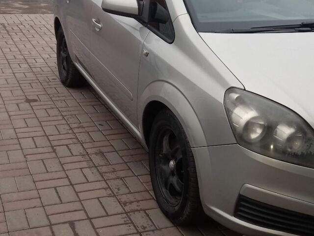 Сірий Опель Зафіра, об'ємом двигуна 2.2 л та пробігом 300 тис. км за 5000 $, фото 3 на Automoto.ua