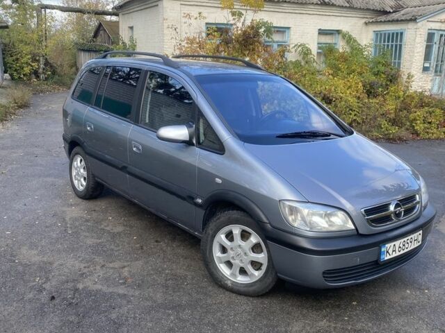 Серый Опель Зафира, объемом двигателя 2.2 л и пробегом 237 тыс. км за 4750 $, фото 1 на Automoto.ua
