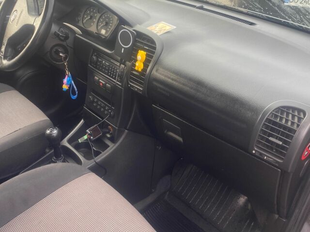 Сірий Опель Зафіра, об'ємом двигуна 1.8 л та пробігом 245 тис. км за 4500 $, фото 8 на Automoto.ua