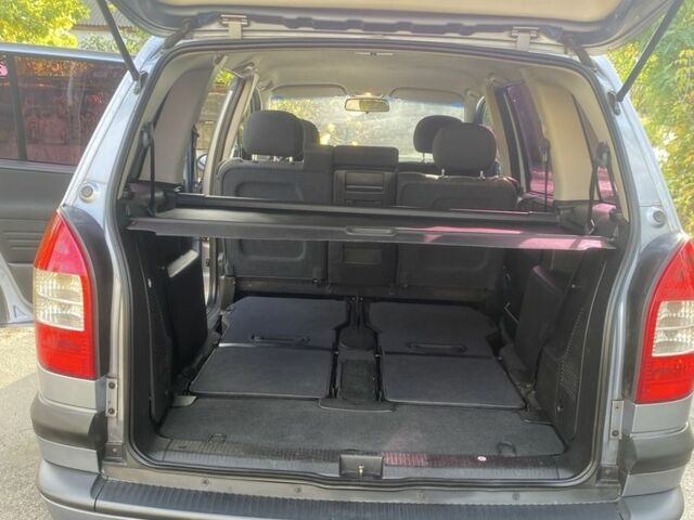 Серый Опель Зафира, объемом двигателя 2.2 л и пробегом 237 тыс. км за 4750 $, фото 12 на Automoto.ua