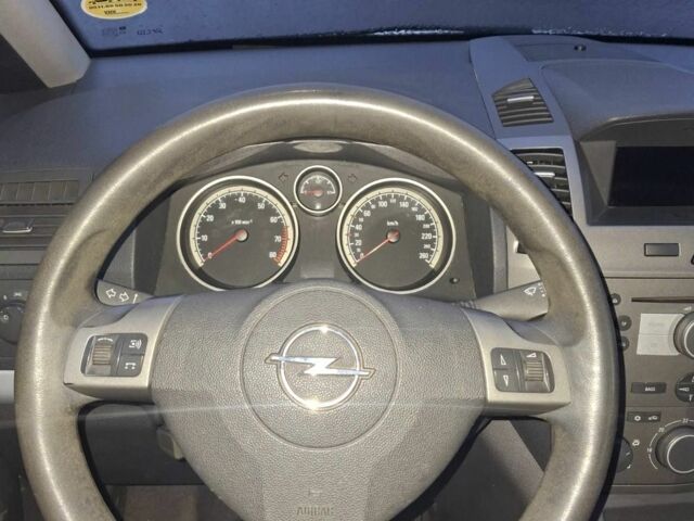 Серый Опель Зафира, объемом двигателя 1.8 л и пробегом 246 тыс. км за 5350 $, фото 4 на Automoto.ua