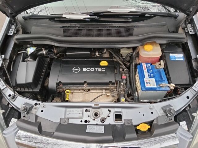 Серый Опель Зафира, объемом двигателя 1.6 л и пробегом 209 тыс. км за 7800 $, фото 6 на Automoto.ua