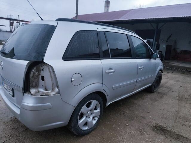 Серый Опель Зафира, объемом двигателя 1.6 л и пробегом 220 тыс. км за 500 $, фото 2 на Automoto.ua