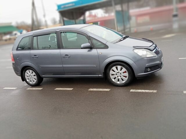 Серый Опель Зафира, объемом двигателя 1.6 л и пробегом 209 тыс. км за 7800 $, фото 2 на Automoto.ua