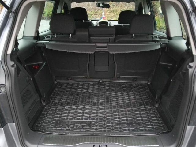 Серый Опель Зафира, объемом двигателя 1.6 л и пробегом 209 тыс. км за 7800 $, фото 5 на Automoto.ua