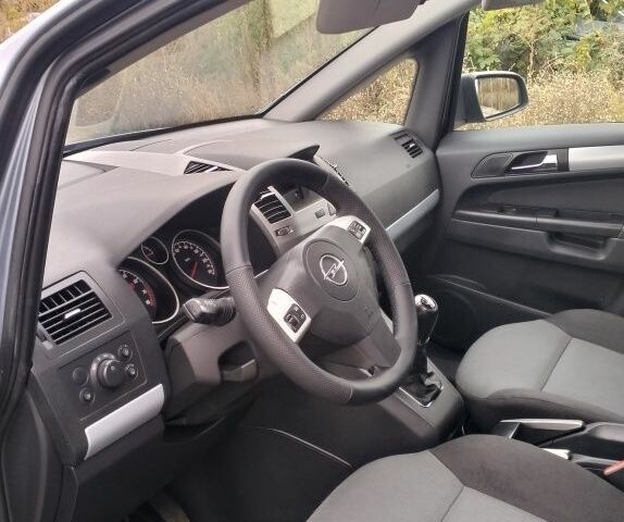 Серый Опель Зафира, объемом двигателя 1.6 л и пробегом 213 тыс. км за 5500 $, фото 3 на Automoto.ua