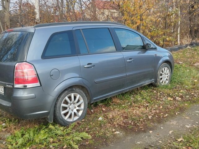 Серый Опель Зафира, объемом двигателя 1.9 л и пробегом 163 тыс. км за 5400 $, фото 1 на Automoto.ua