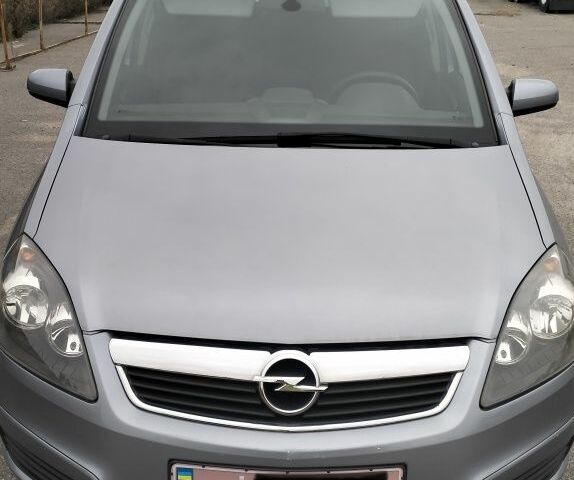 Серый Опель Зафира, объемом двигателя 1.6 л и пробегом 213 тыс. км за 5500 $, фото 2 на Automoto.ua