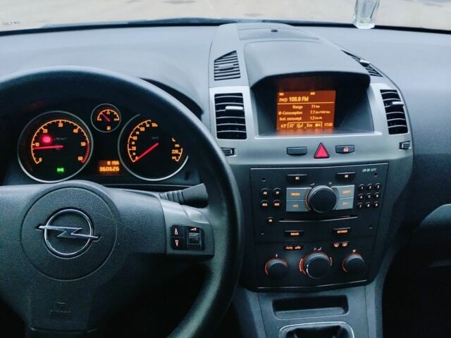 Серый Опель Зафира, объемом двигателя 1.9 л и пробегом 360 тыс. км за 5100 $, фото 5 на Automoto.ua