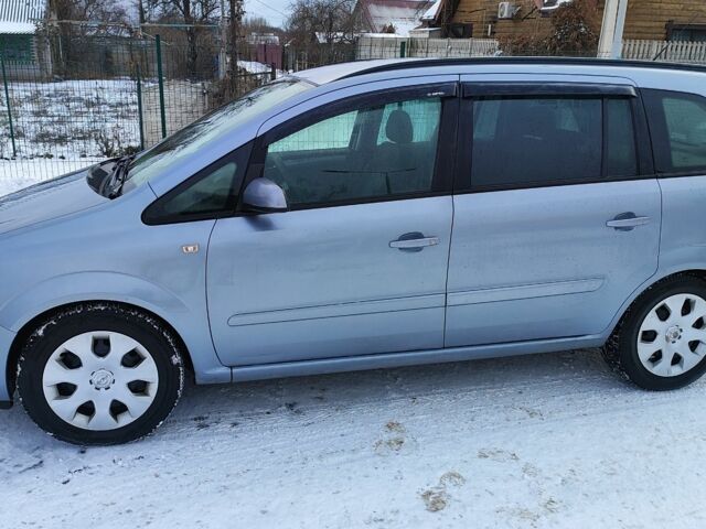 Серый Опель Зафира, объемом двигателя 1.6 л и пробегом 192 тыс. км за 3600 $, фото 1 на Automoto.ua