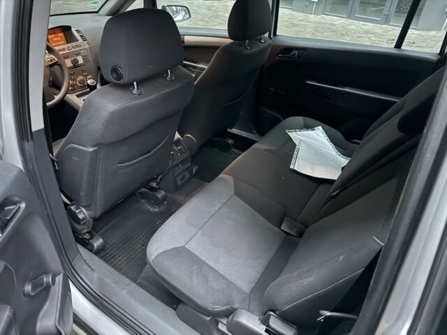 Серый Опель Зафира, объемом двигателя 1.8 л и пробегом 250 тыс. км за 4900 $, фото 6 на Automoto.ua