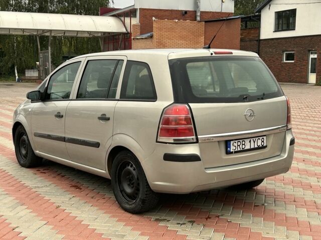 Серый Опель Зафира, объемом двигателя 1.9 л и пробегом 250 тыс. км за 2250 $, фото 2 на Automoto.ua
