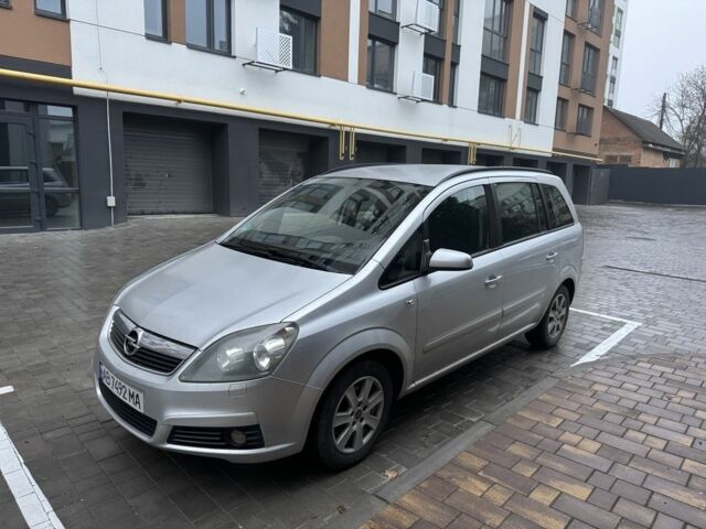 Серый Опель Зафира, объемом двигателя 1.8 л и пробегом 250 тыс. км за 4900 $, фото 1 на Automoto.ua