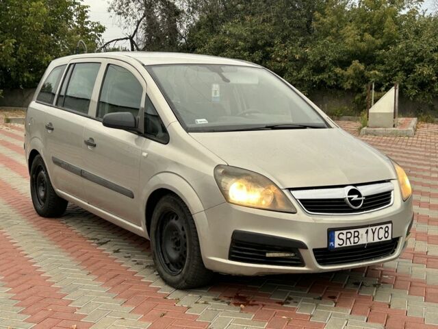 Серый Опель Зафира, объемом двигателя 1.9 л и пробегом 250 тыс. км за 2250 $, фото 6 на Automoto.ua