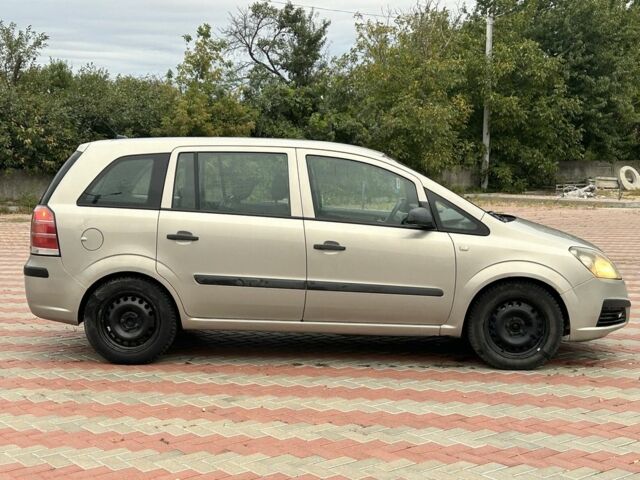 Серый Опель Зафира, объемом двигателя 1.9 л и пробегом 250 тыс. км за 2250 $, фото 5 на Automoto.ua