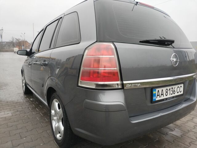 Серый Опель Зафира, объемом двигателя 1.9 л и пробегом 360 тыс. км за 5100 $, фото 10 на Automoto.ua