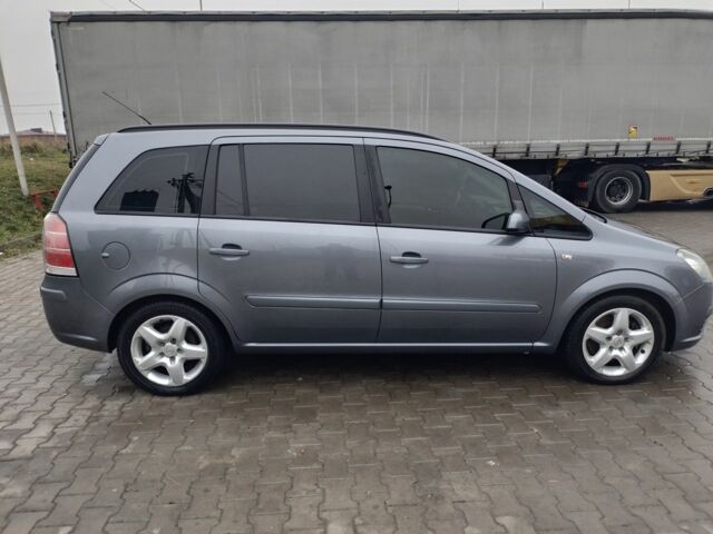 Серый Опель Зафира, объемом двигателя 1.9 л и пробегом 360 тыс. км за 5100 $, фото 2 на Automoto.ua