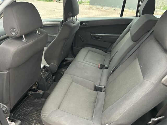 Серый Опель Зафира, объемом двигателя 1.9 л и пробегом 250 тыс. км за 2250 $, фото 9 на Automoto.ua