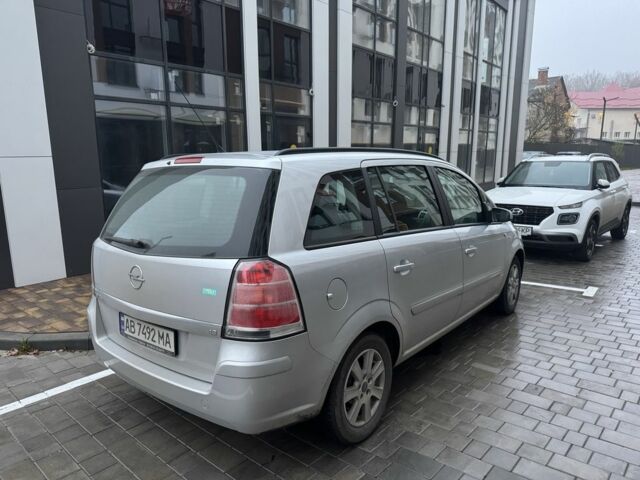 Серый Опель Зафира, объемом двигателя 1.8 л и пробегом 250 тыс. км за 4900 $, фото 3 на Automoto.ua