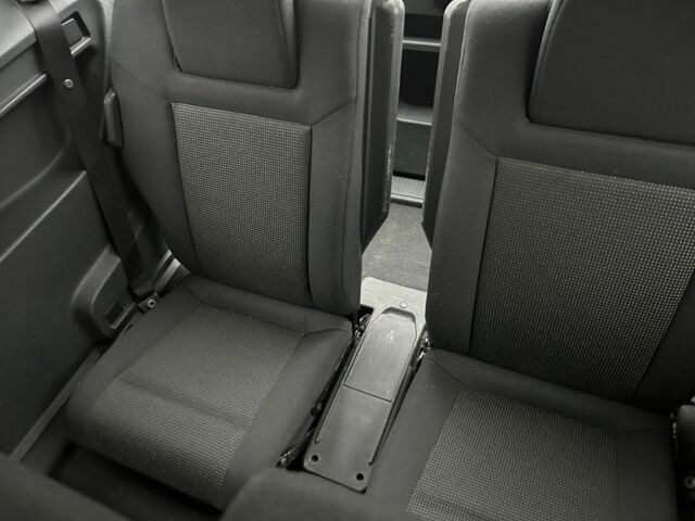 Серый Опель Зафира, объемом двигателя 1.9 л и пробегом 250 тыс. км за 2250 $, фото 10 на Automoto.ua