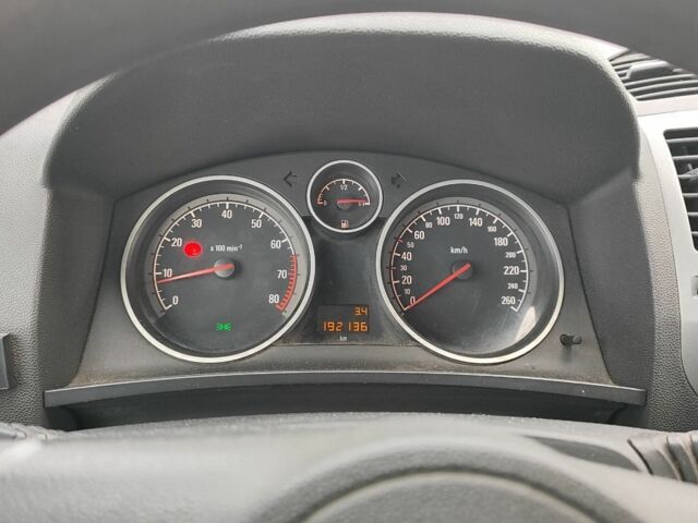 Серый Опель Зафира, объемом двигателя 1.6 л и пробегом 192 тыс. км за 3600 $, фото 5 на Automoto.ua