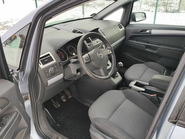 Серый Опель Зафира, объемом двигателя 1.6 л и пробегом 192 тыс. км за 3600 $, фото 4 на Automoto.ua