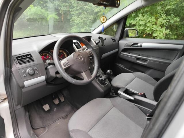 Серый Опель Зафира, объемом двигателя 0 л и пробегом 275 тыс. км за 3200 $, фото 4 на Automoto.ua