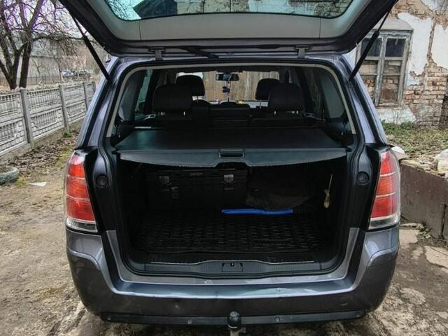 Серый Опель Зафира, объемом двигателя 2 л и пробегом 326 тыс. км за 9453 $, фото 5 на Automoto.ua