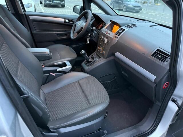 Сірий Опель Зафіра, об'ємом двигуна 1.9 л та пробігом 171 тис. км за 5700 $, фото 6 на Automoto.ua