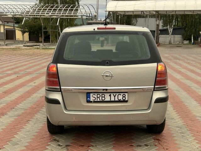 Серый Опель Зафира, объемом двигателя 1.9 л и пробегом 250 тыс. км за 2250 $, фото 3 на Automoto.ua