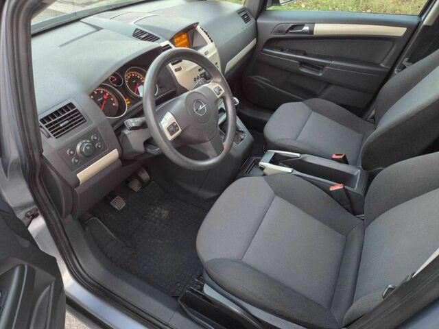 Серый Опель Зафира, объемом двигателя 1.6 л и пробегом 194 тыс. км за 6999 $, фото 13 на Automoto.ua