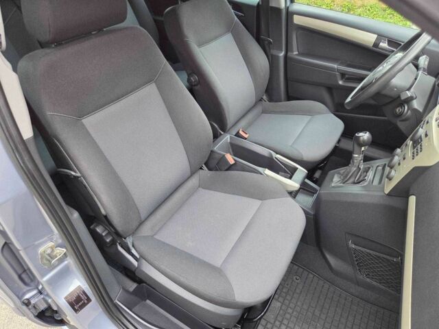 Серый Опель Зафира, объемом двигателя 1.6 л и пробегом 194 тыс. км за 6850 $, фото 14 на Automoto.ua