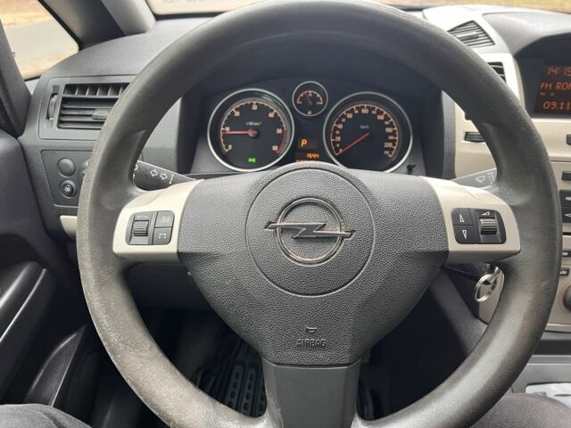 Серый Опель Зафира, объемом двигателя 1.9 л и пробегом 238 тыс. км за 2999 $, фото 6 на Automoto.ua