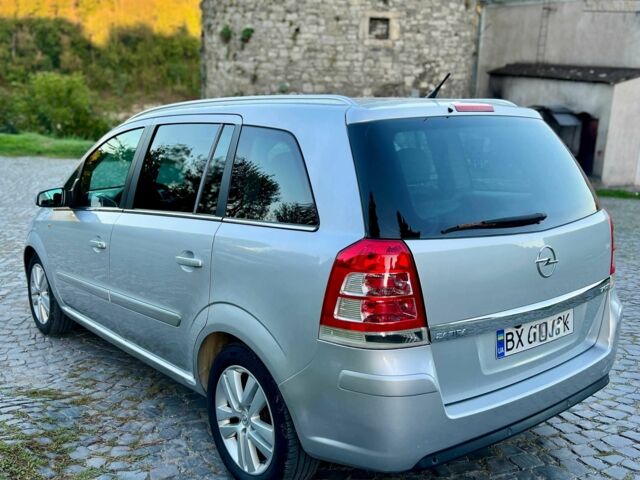 Серый Опель Зафира, объемом двигателя 1.7 л и пробегом 295 тыс. км за 6100 $, фото 4 на Automoto.ua