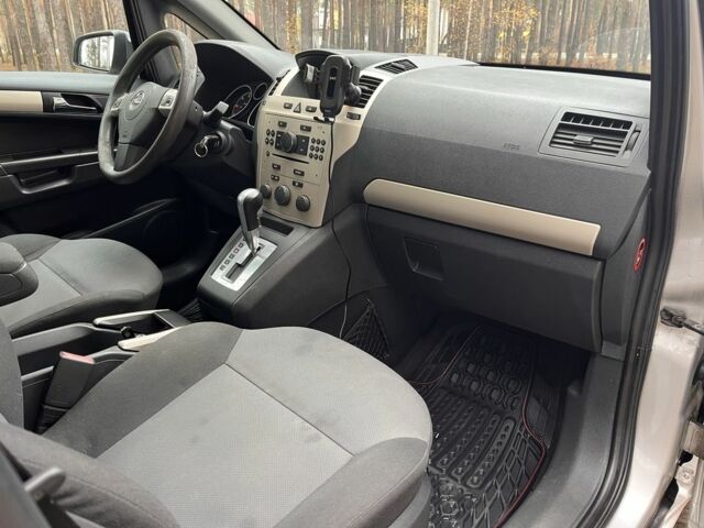 Серый Опель Зафира, объемом двигателя 1.9 л и пробегом 238 тыс. км за 2999 $, фото 4 на Automoto.ua