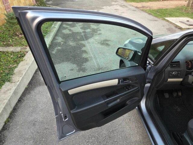 Серый Опель Зафира, объемом двигателя 1.6 л и пробегом 194 тыс. км за 6999 $, фото 17 на Automoto.ua