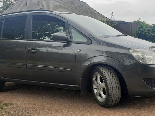 Серый Опель Зафира, объемом двигателя 1.7 л и пробегом 190 тыс. км за 5700 $, фото 2 на Automoto.ua