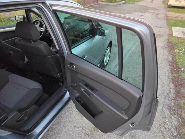 Серый Опель Зафира, объемом двигателя 1.6 л и пробегом 194 тыс. км за 6999 $, фото 20 на Automoto.ua