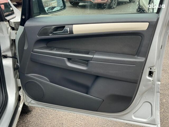 Серый Опель Зафира, объемом двигателя 1.8 л и пробегом 300 тыс. км за 7490 $, фото 17 на Automoto.ua