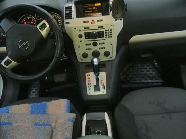 Серый Опель Зафира, объемом двигателя 1.9 л и пробегом 305 тыс. км за 7700 $, фото 6 на Automoto.ua