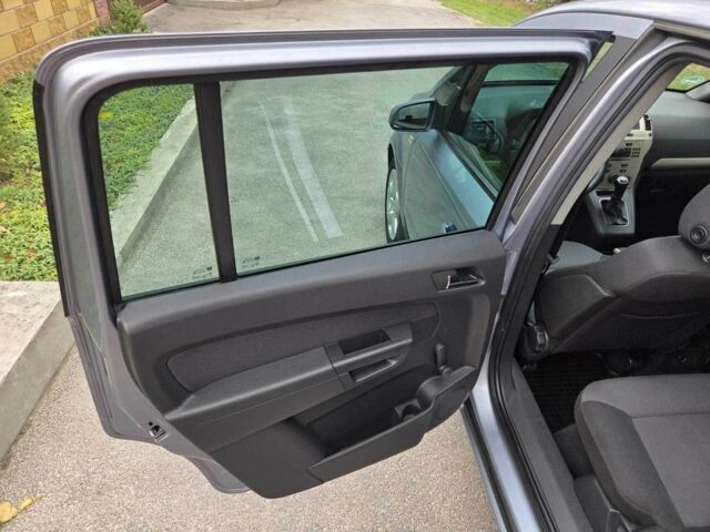 Серый Опель Зафира, объемом двигателя 1.6 л и пробегом 194 тыс. км за 6850 $, фото 19 на Automoto.ua