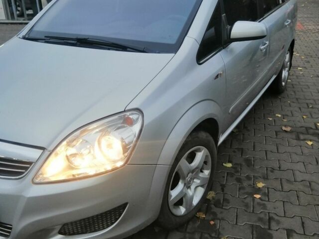 Серый Опель Зафира, объемом двигателя 1.9 л и пробегом 305 тыс. км за 7700 $, фото 3 на Automoto.ua