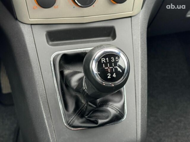 Серый Опель Зафира, объемом двигателя 1.8 л и пробегом 300 тыс. км за 7490 $, фото 23 на Automoto.ua