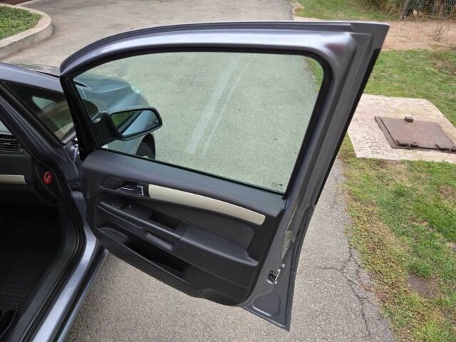 Серый Опель Зафира, объемом двигателя 1.6 л и пробегом 194 тыс. км за 6850 $, фото 20 на Automoto.ua