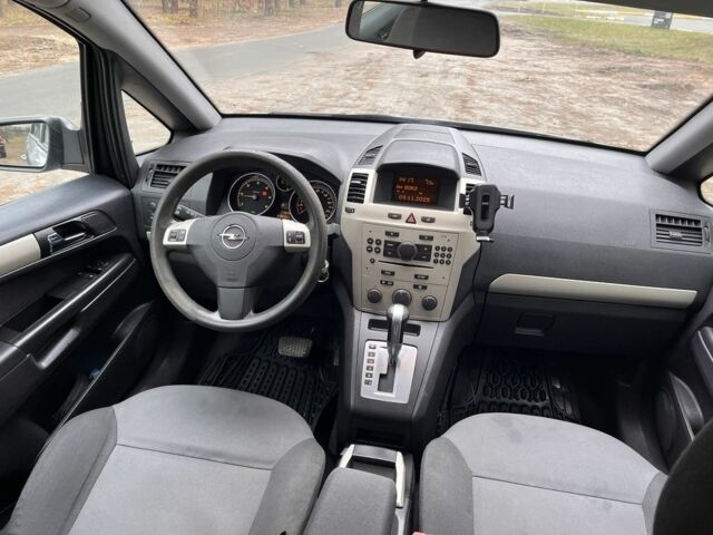 Серый Опель Зафира, объемом двигателя 1.9 л и пробегом 238 тыс. км за 2999 $, фото 5 на Automoto.ua