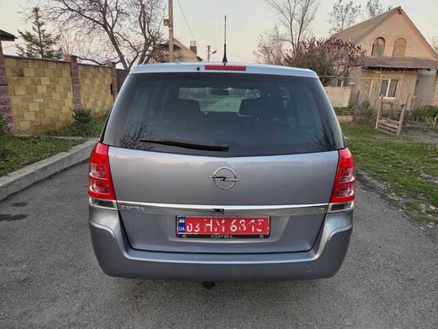 Серый Опель Зафира, объемом двигателя 1.6 л и пробегом 194 тыс. км за 6999 $, фото 7 на Automoto.ua