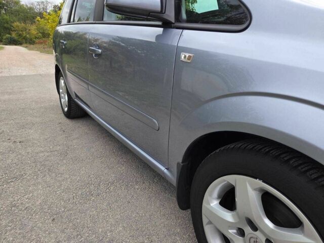 Серый Опель Зафира, объемом двигателя 1.6 л и пробегом 194 тыс. км за 6850 $, фото 1 на Automoto.ua