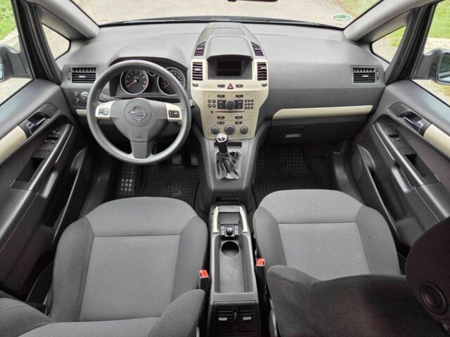 Серый Опель Зафира, объемом двигателя 1.6 л и пробегом 194 тыс. км за 6850 $, фото 12 на Automoto.ua