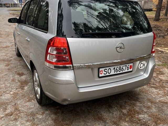 Серый Опель Зафира, объемом двигателя 1.9 л и пробегом 238 тыс. км за 2999 $, фото 3 на Automoto.ua