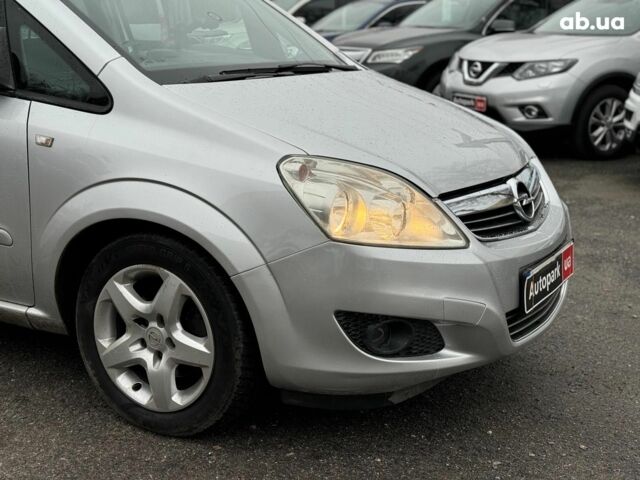Серый Опель Зафира, объемом двигателя 1.8 л и пробегом 300 тыс. км за 7490 $, фото 3 на Automoto.ua